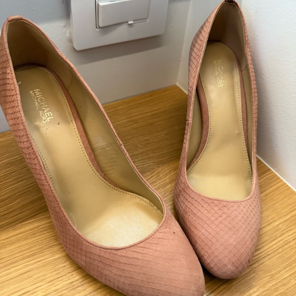 Michael Kors Blush Textured Heels